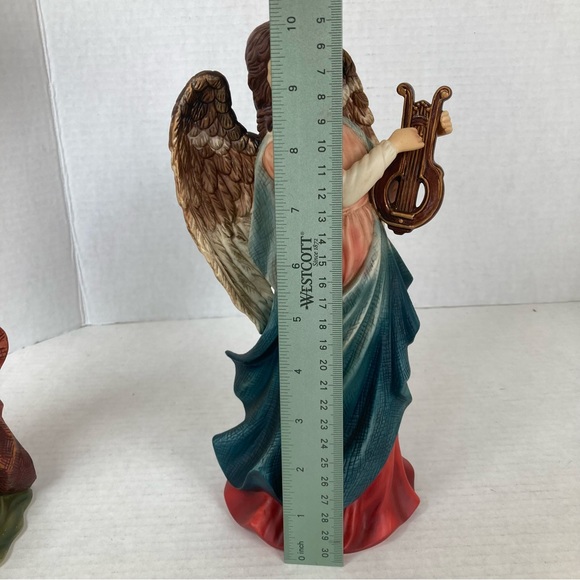 O'Well Grandeur Noel 2 Piece Porcelain Kneeling Angel and Angel Playing Harp - Picture 8 of 16